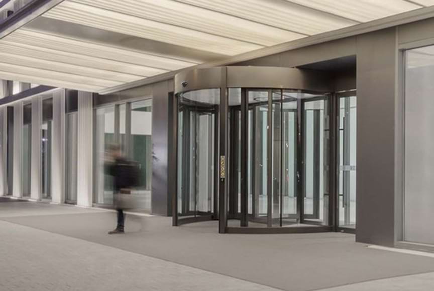 What are some common troubleshooting issues that may arise with glass door sensors, and how can they be resolved?
